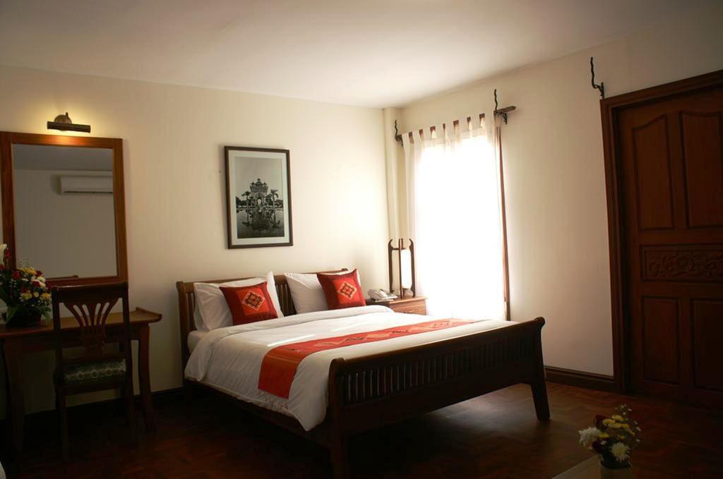 Avilla Phasouk Hotel Vientiane Esterno foto